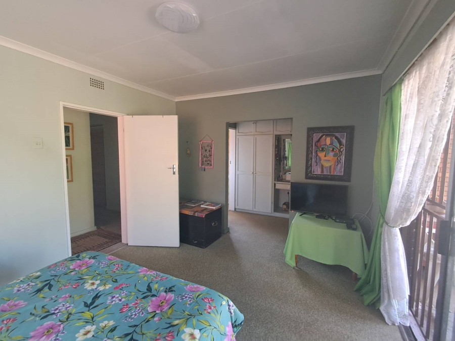 6 Bedroom Property for Sale in Kibler Park Gauteng