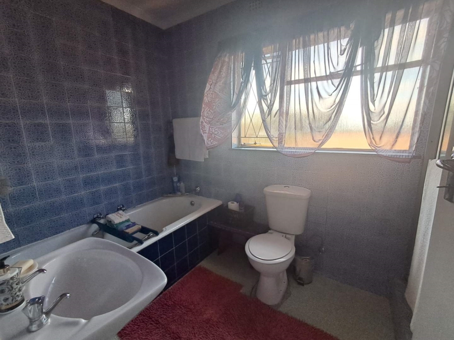 6 Bedroom Property for Sale in Kibler Park Gauteng