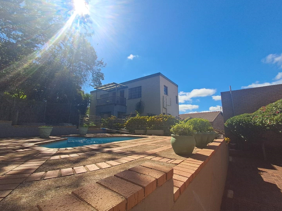 6 Bedroom Property for Sale in Kibler Park Gauteng