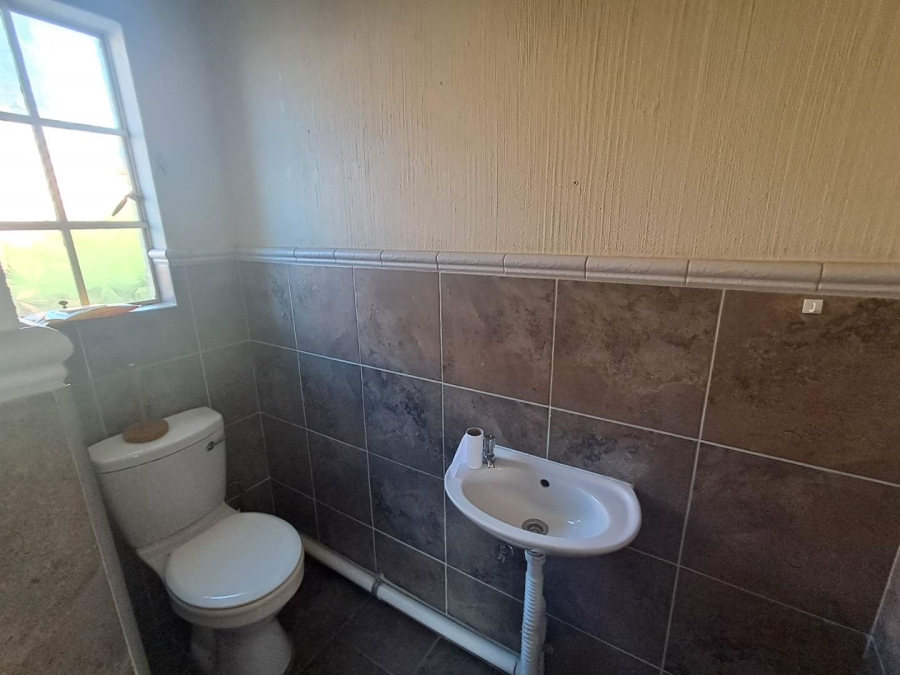 6 Bedroom Property for Sale in Kibler Park Gauteng