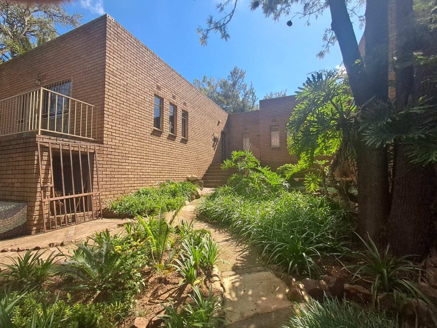 6 Bedroom Property for Sale in Kibler Park Gauteng