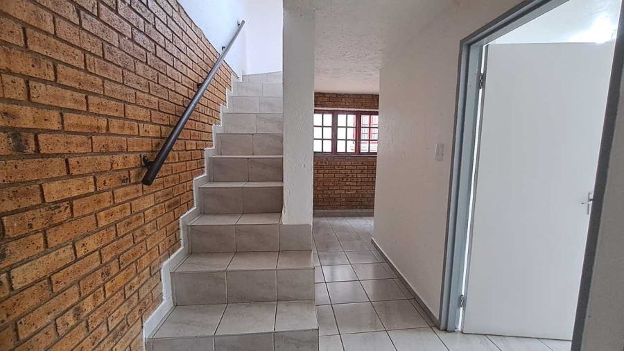 To Let 2 Bedroom Property for Rent in Mulbarton Gauteng