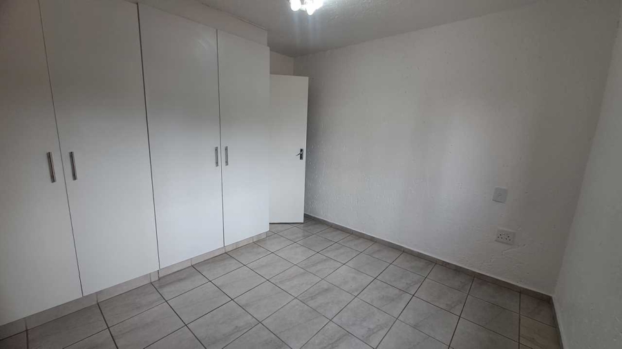 To Let 2 Bedroom Property for Rent in Mulbarton Gauteng