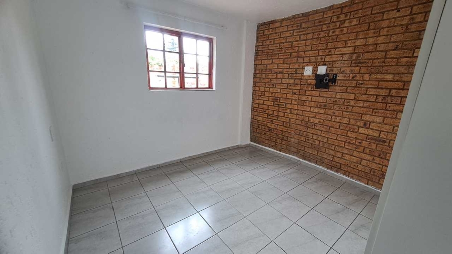 To Let 2 Bedroom Property for Rent in Mulbarton Gauteng