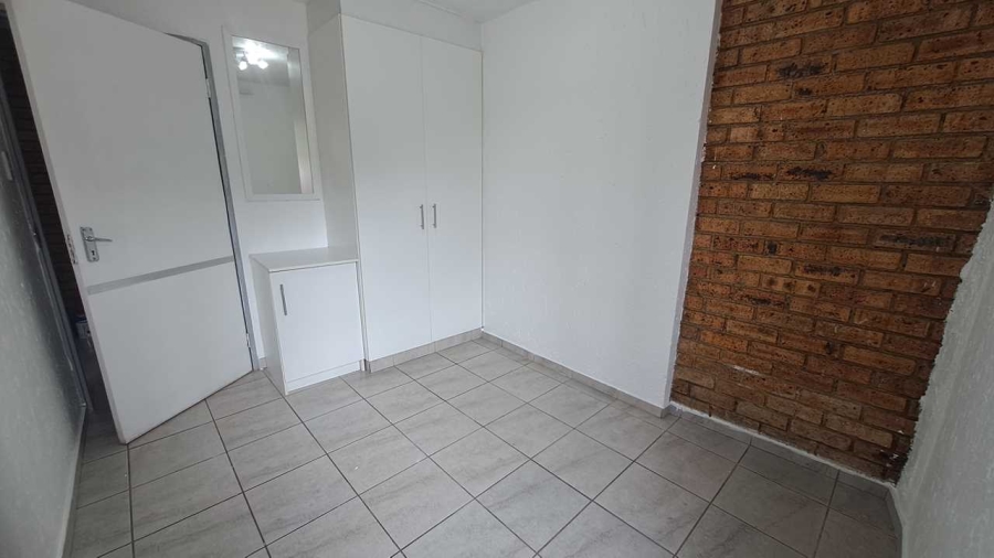 To Let 2 Bedroom Property for Rent in Mulbarton Gauteng