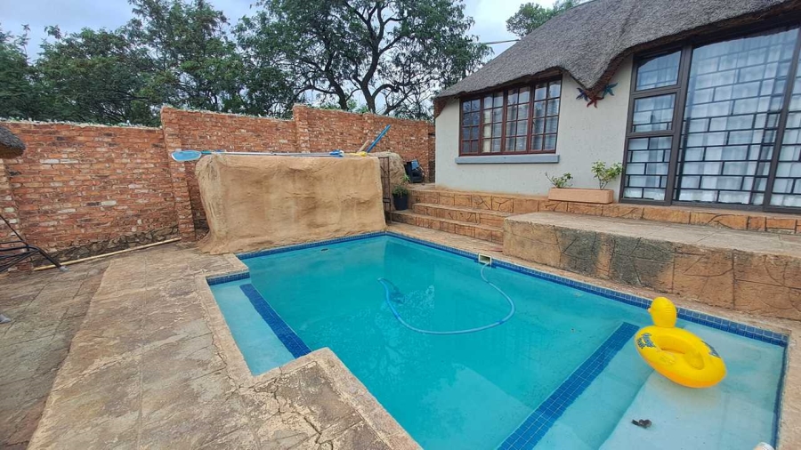 To Let 2 Bedroom Property for Rent in Mulbarton Gauteng