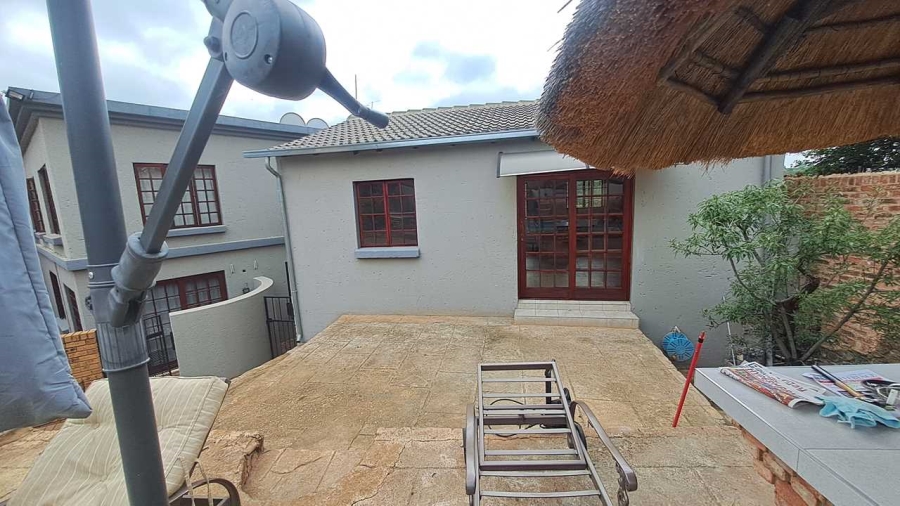 To Let 2 Bedroom Property for Rent in Mulbarton Gauteng