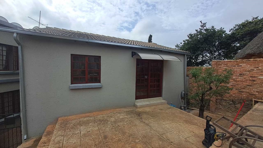 To Let 2 Bedroom Property for Rent in Mulbarton Gauteng