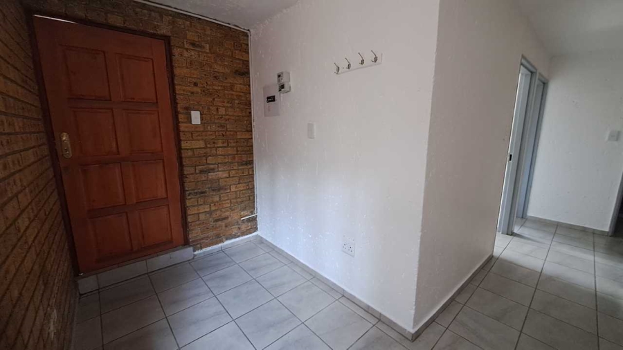 To Let 2 Bedroom Property for Rent in Mulbarton Gauteng