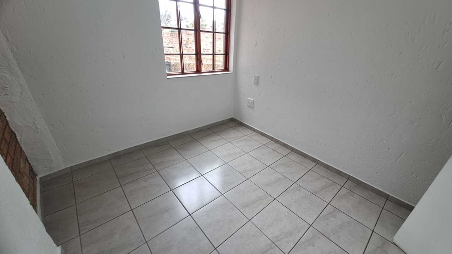 To Let 2 Bedroom Property for Rent in Mulbarton Gauteng