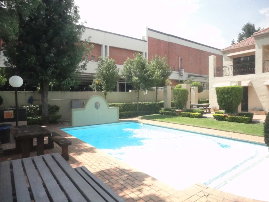 To Let 1 Bedroom Property for Rent in Douglasdale Gauteng