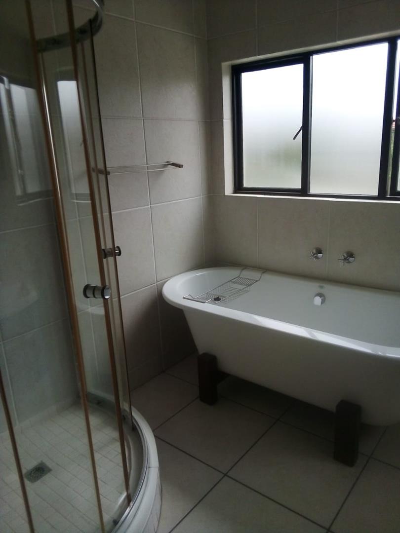 To Let 2 Bedroom Property for Rent in Greenstone Hill Gauteng