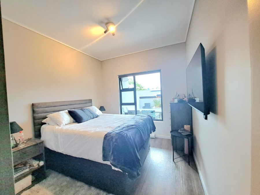 1 Bedroom Property for Sale in Hurlingham Gauteng