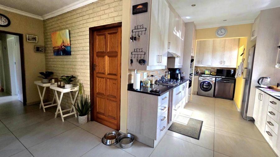 4 Bedroom Property for Sale in Brackenhurst Gauteng