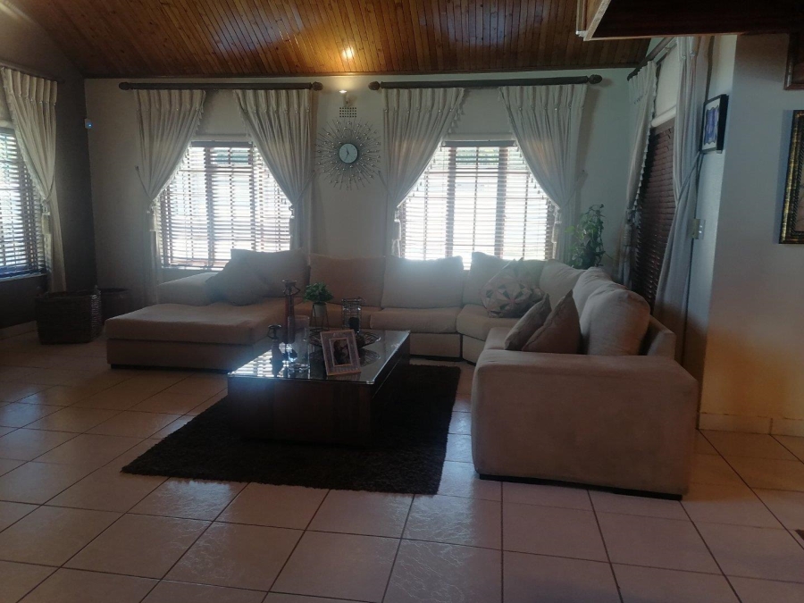 4 Bedroom Property for Sale in Oakdene Gauteng