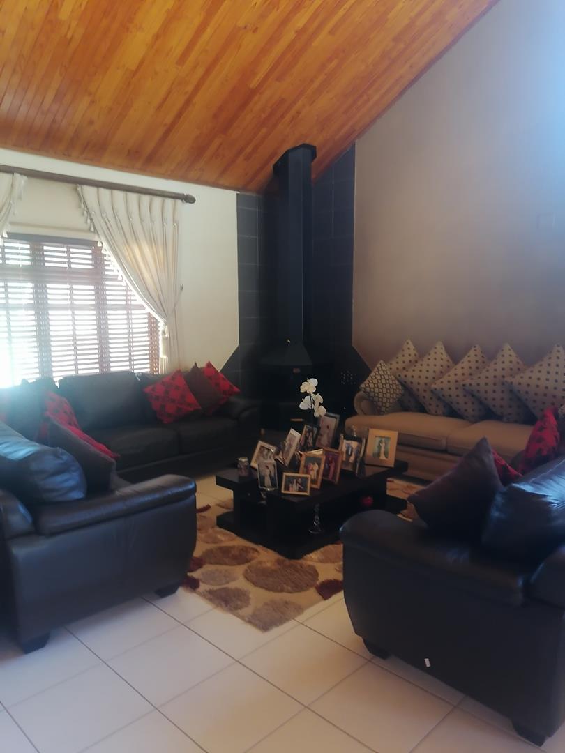 4 Bedroom Property for Sale in Oakdene Gauteng