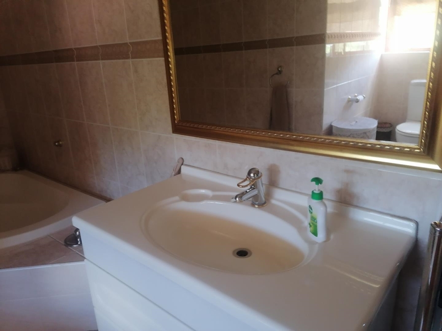 4 Bedroom Property for Sale in Oakdene Gauteng