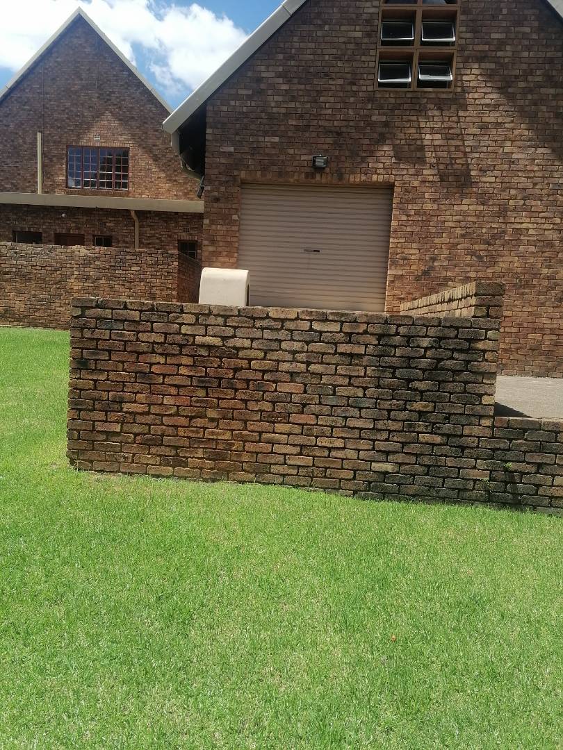 4 Bedroom Property for Sale in Oakdene Gauteng