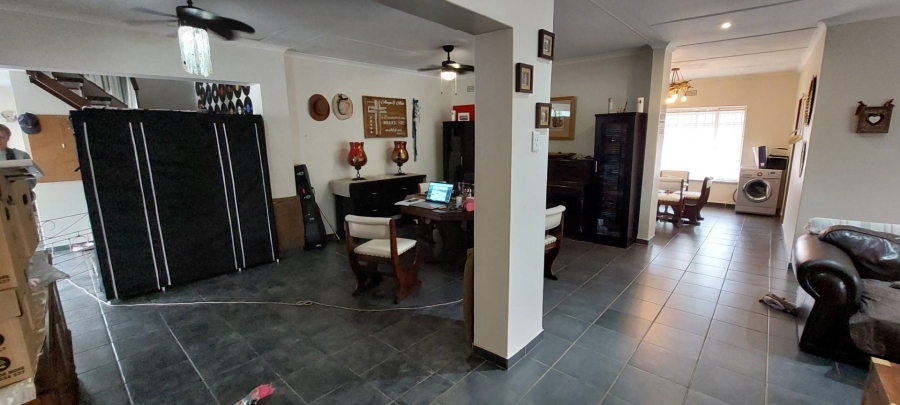 5 Bedroom Property for Sale in Verwoerdpark Gauteng