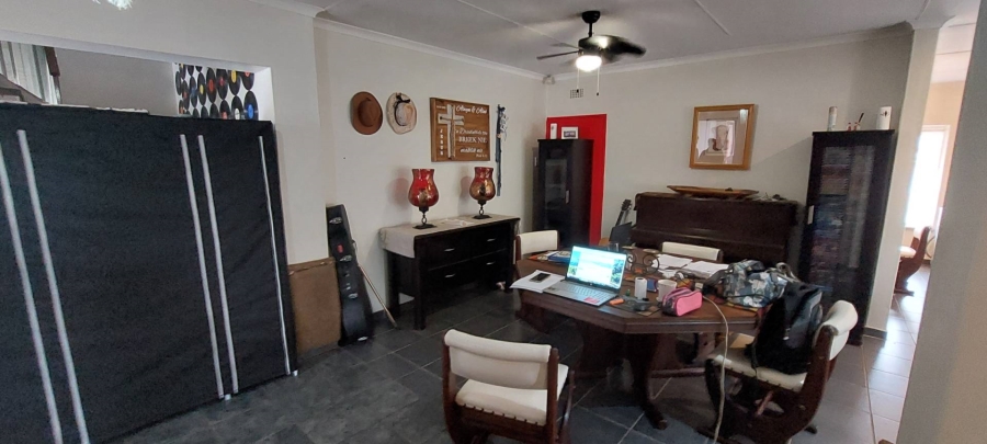 5 Bedroom Property for Sale in Verwoerdpark Gauteng