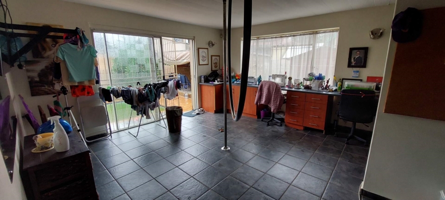 5 Bedroom Property for Sale in Verwoerdpark Gauteng