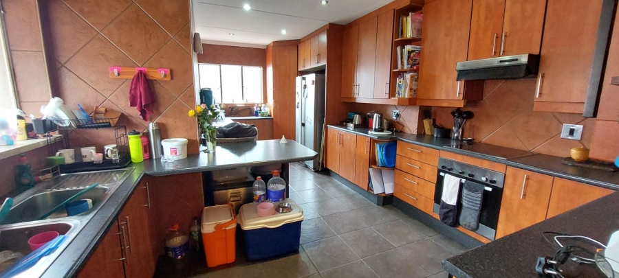 5 Bedroom Property for Sale in Verwoerdpark Gauteng