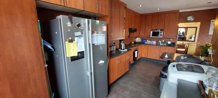 5 Bedroom Property for Sale in Verwoerdpark Gauteng