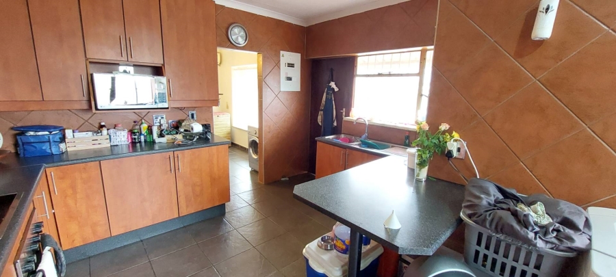 5 Bedroom Property for Sale in Verwoerdpark Gauteng