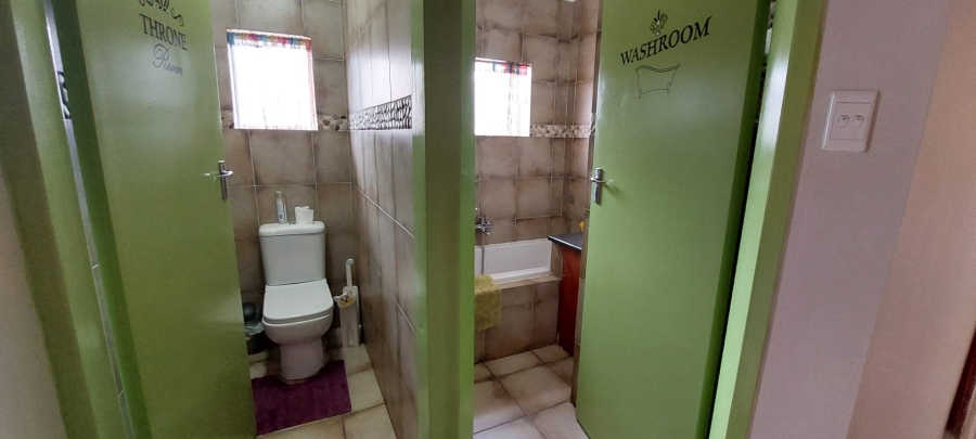5 Bedroom Property for Sale in Verwoerdpark Gauteng