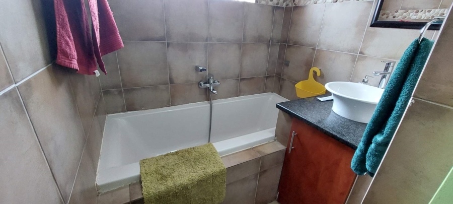 5 Bedroom Property for Sale in Verwoerdpark Gauteng