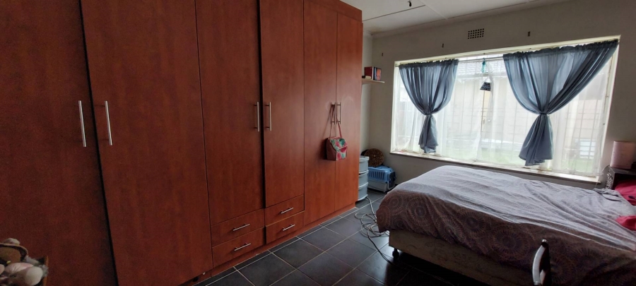5 Bedroom Property for Sale in Verwoerdpark Gauteng