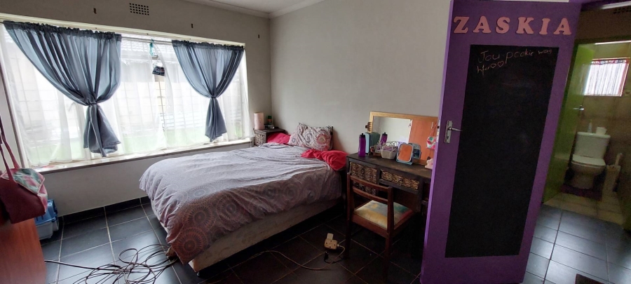 5 Bedroom Property for Sale in Verwoerdpark Gauteng