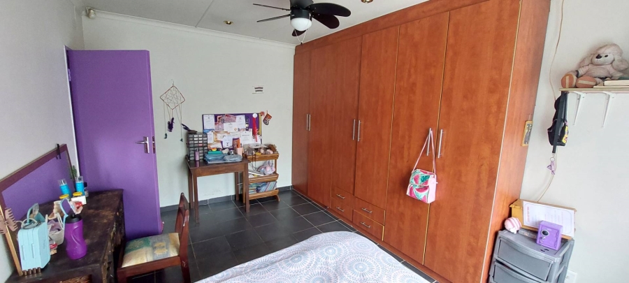5 Bedroom Property for Sale in Verwoerdpark Gauteng