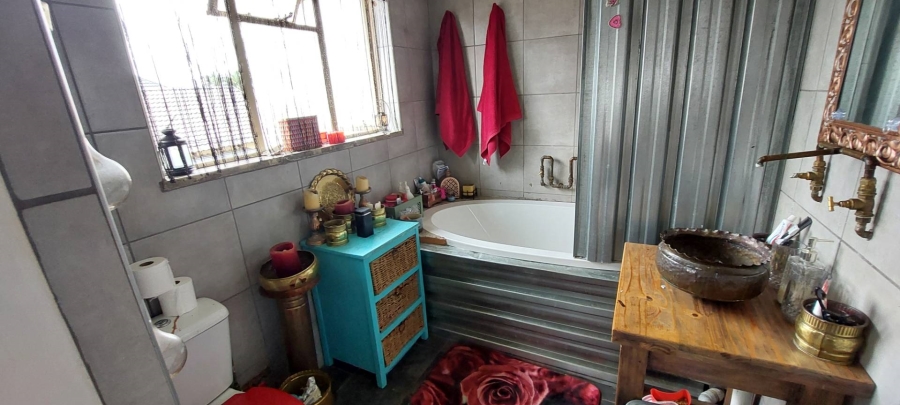 5 Bedroom Property for Sale in Verwoerdpark Gauteng