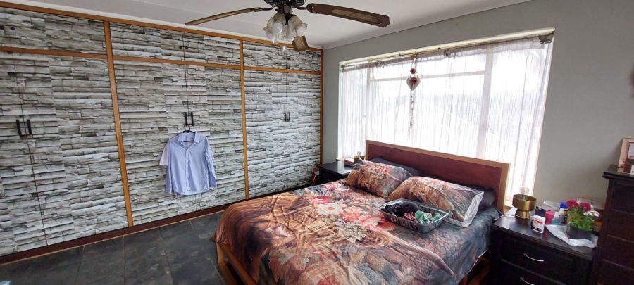 5 Bedroom Property for Sale in Verwoerdpark Gauteng