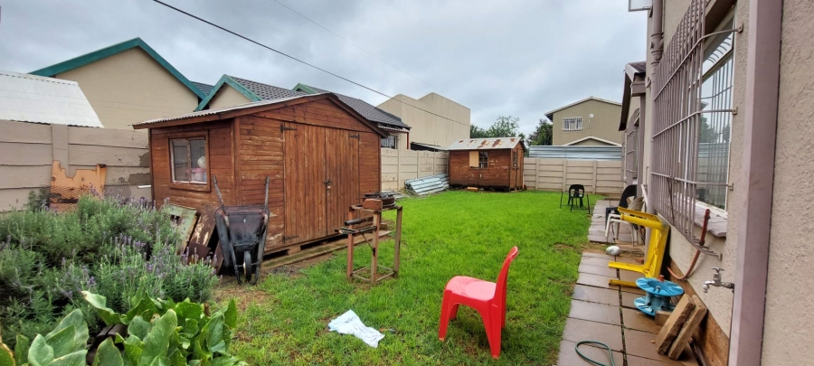 5 Bedroom Property for Sale in Verwoerdpark Gauteng