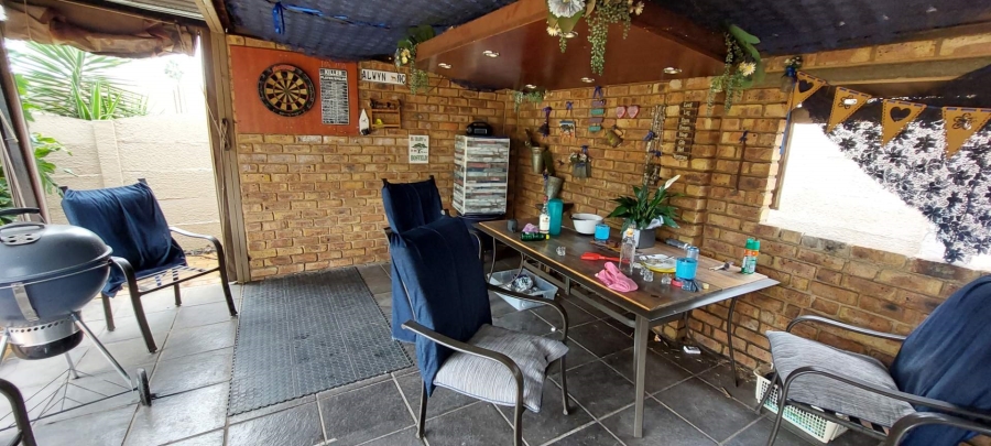 5 Bedroom Property for Sale in Verwoerdpark Gauteng