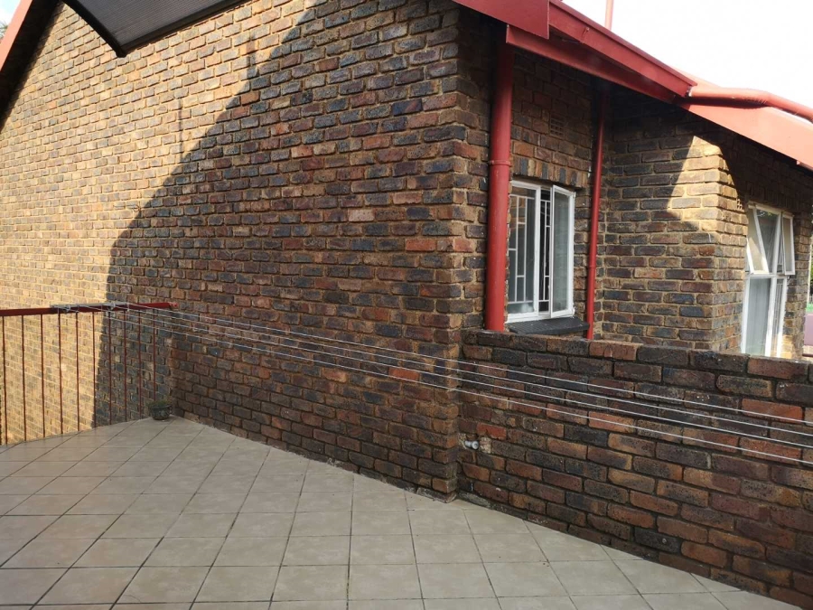 4 Bedroom Property for Sale in Birchleigh North Gauteng