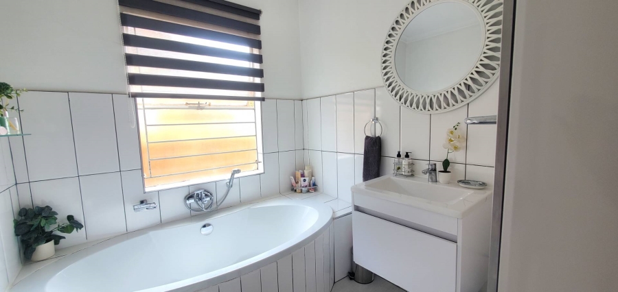 2 Bedroom Property for Sale in Honeydew Gauteng