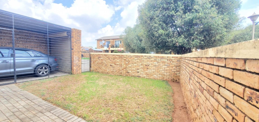 2 Bedroom Property for Sale in Honeydew Gauteng