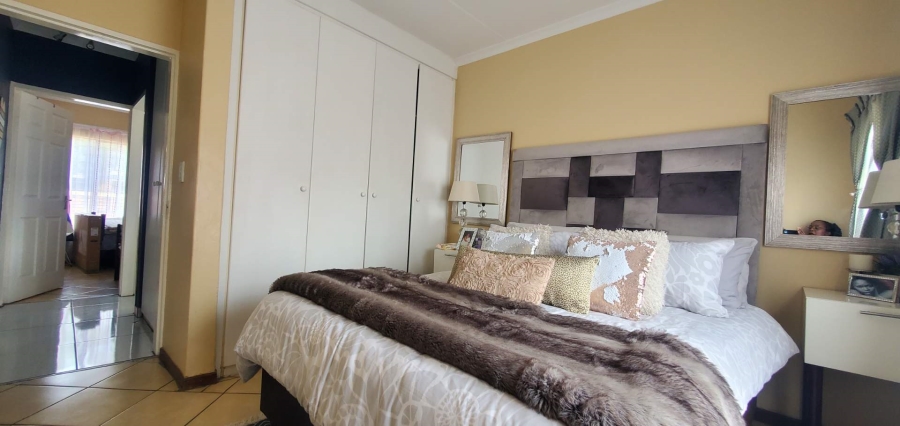 2 Bedroom Property for Sale in Honeydew Gauteng