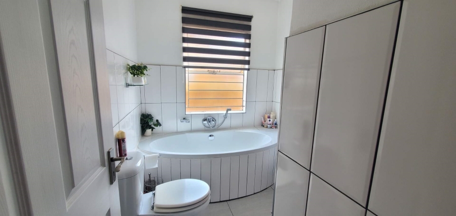 2 Bedroom Property for Sale in Honeydew Gauteng