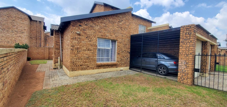 2 Bedroom Property for Sale in Honeydew Gauteng