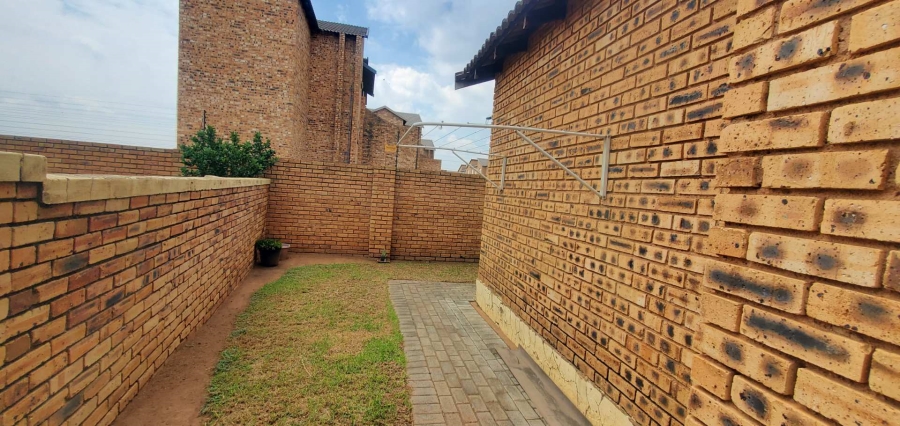2 Bedroom Property for Sale in Honeydew Gauteng
