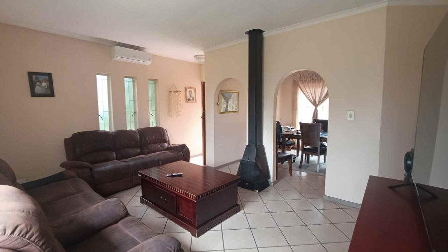 To Let 5 Bedroom Property for Rent in The Reeds Gauteng