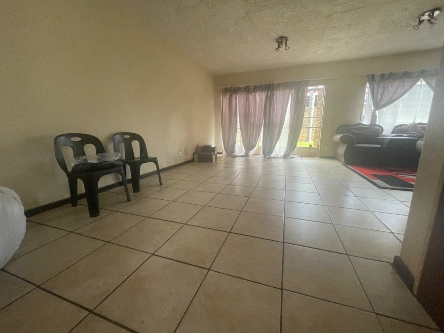 3 Bedroom Property for Sale in Clayville Gauteng