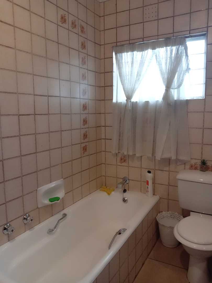 To Let 3 Bedroom Property for Rent in Lyndhurst Gauteng