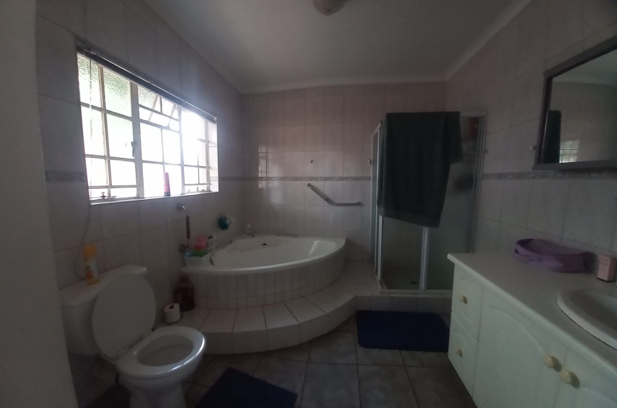 6 Bedroom Property for Sale in Van Riebeeck Park Gauteng