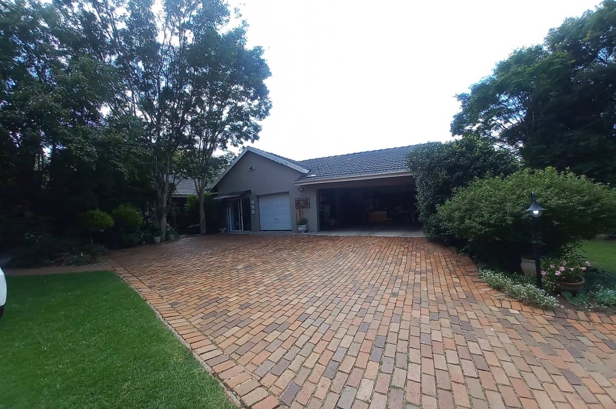 6 Bedroom Property for Sale in Van Riebeeck Park Gauteng