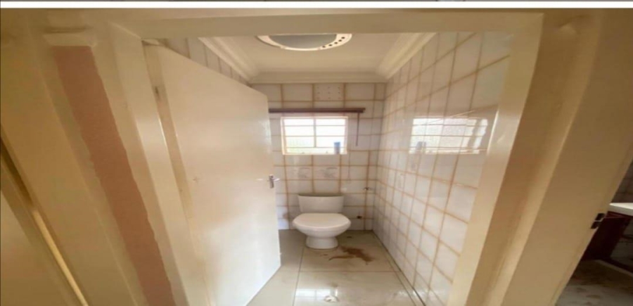 4 Bedroom Property for Sale in Lenasia Ext 11 Gauteng